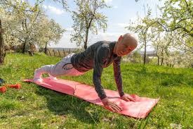 一脚油门踩到底！詹姆斯快攻顺下抬手上篮一条龙